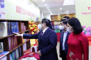 Thủ tướng thăm gian trưng bày ấn phẩm Thống kê