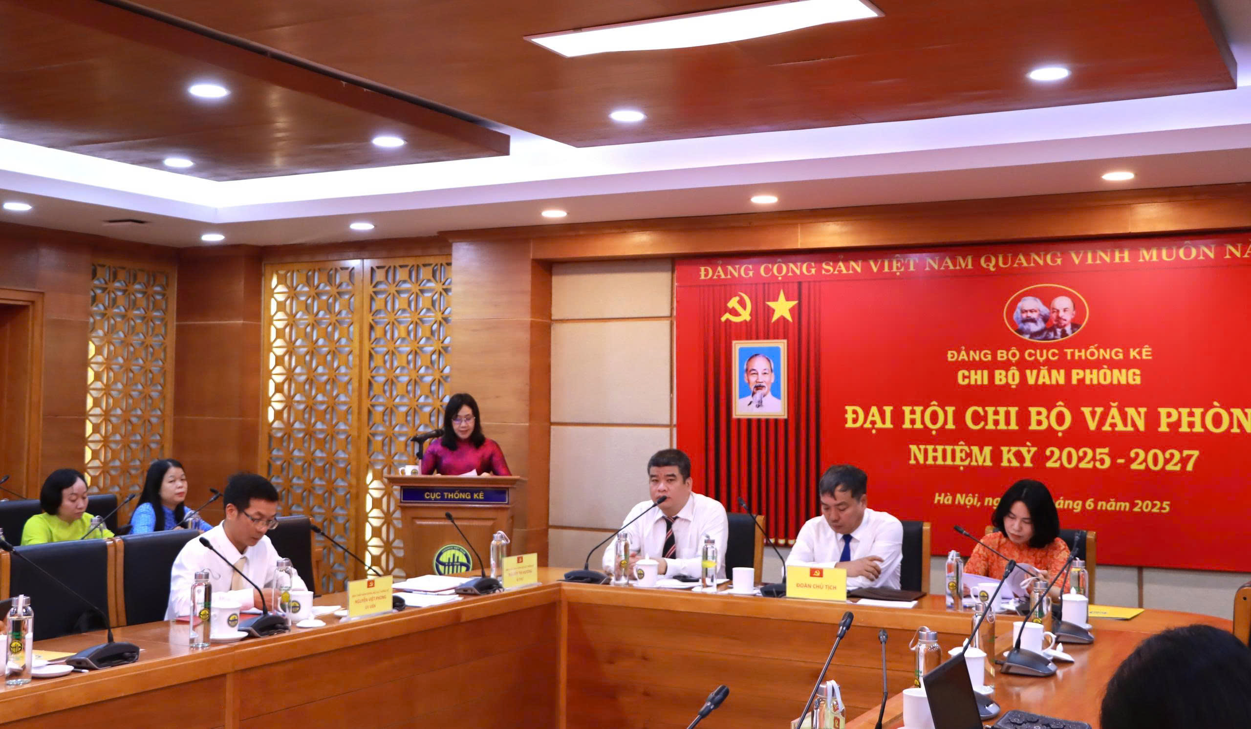 Đồng chí Nguyễn Thị Hương, Bí thư Đảng uỷ, Cục trưởng CTK tham dự và chỉ đạo Đại hội